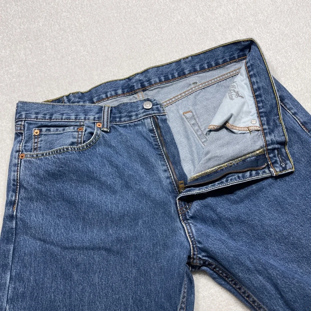Levi Jeans Men's W38 L32 Straight Leg Comfort Inseam Measures 30
